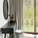 Spacious Luxury W/river View/terrace Paupys Apartman