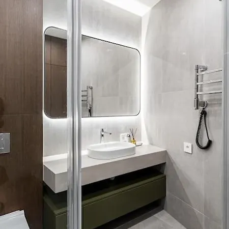 Spacious Luxury W/river View/terrace Paupys