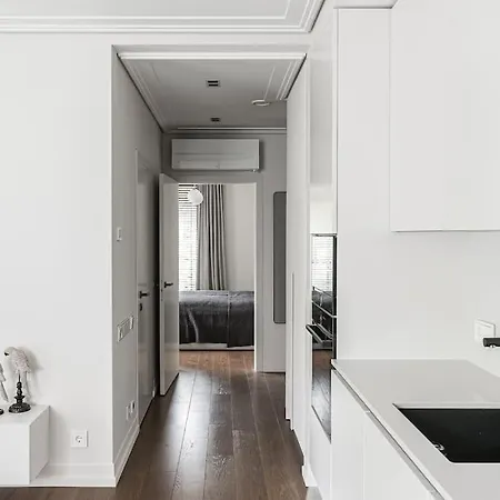 Spacious Luxury W/river View/terrace Paupys *