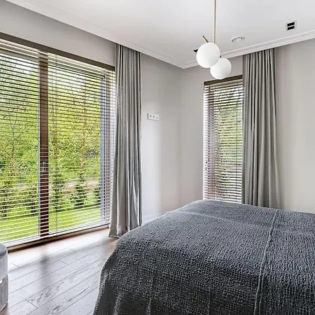 Spacious Luxury W/river View/terrace Paupys Апартаменты