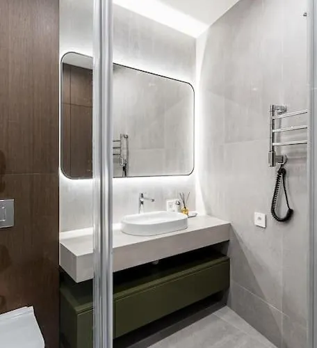 Spacious Luxury W/river View/terrace Paupys