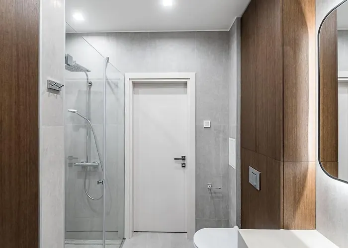 Spacious Luxury W/river View/terrace Paupys *