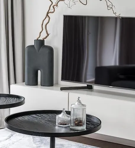 Spacious Luxury W/river View/terrace Paupys *