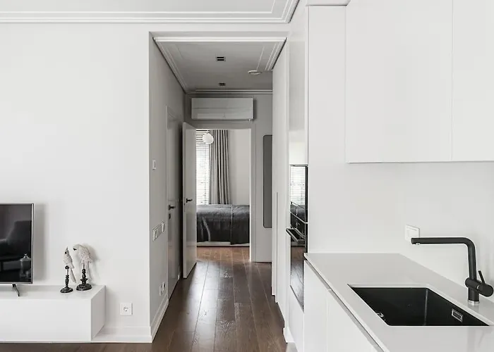 Spacious Luxury W/river View/terrace Paupys *