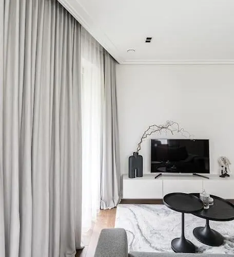 Spacious Luxury W/river View/terrace Paupys *