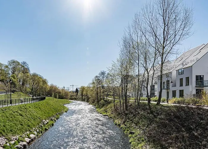 Spacious Luxury W/river View/terrace Paupys