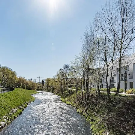 Spacious Luxury W/river View/terrace Paupys