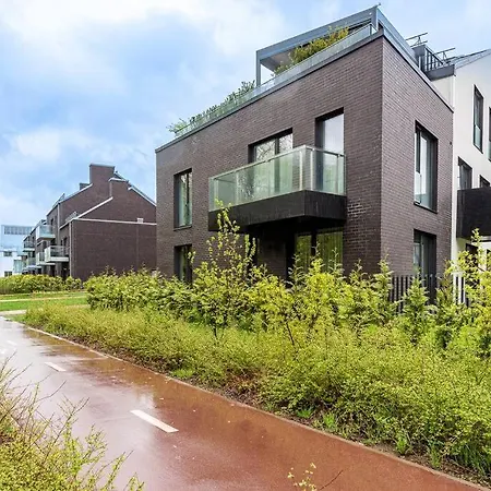 Spacious Luxury W/river View/terrace Paupys *