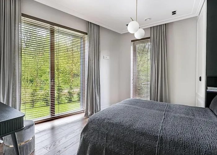 Spacious Luxury W/river View/terrace Paupys Appartement